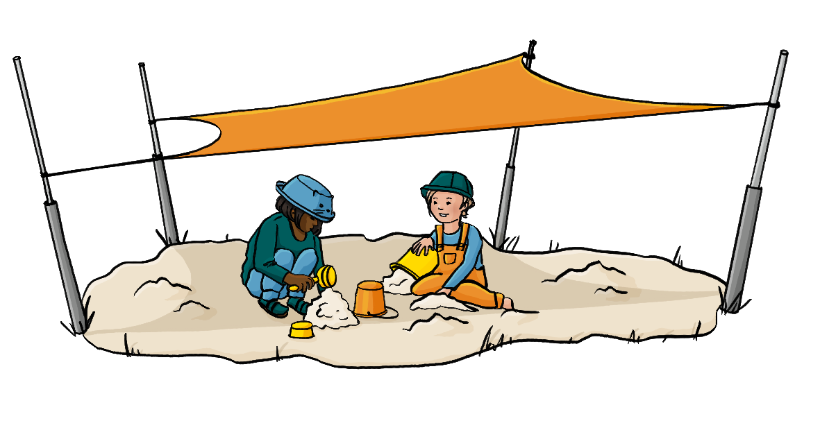 Zwei Kinder spielen unter einem Sonnensegel im Sand.