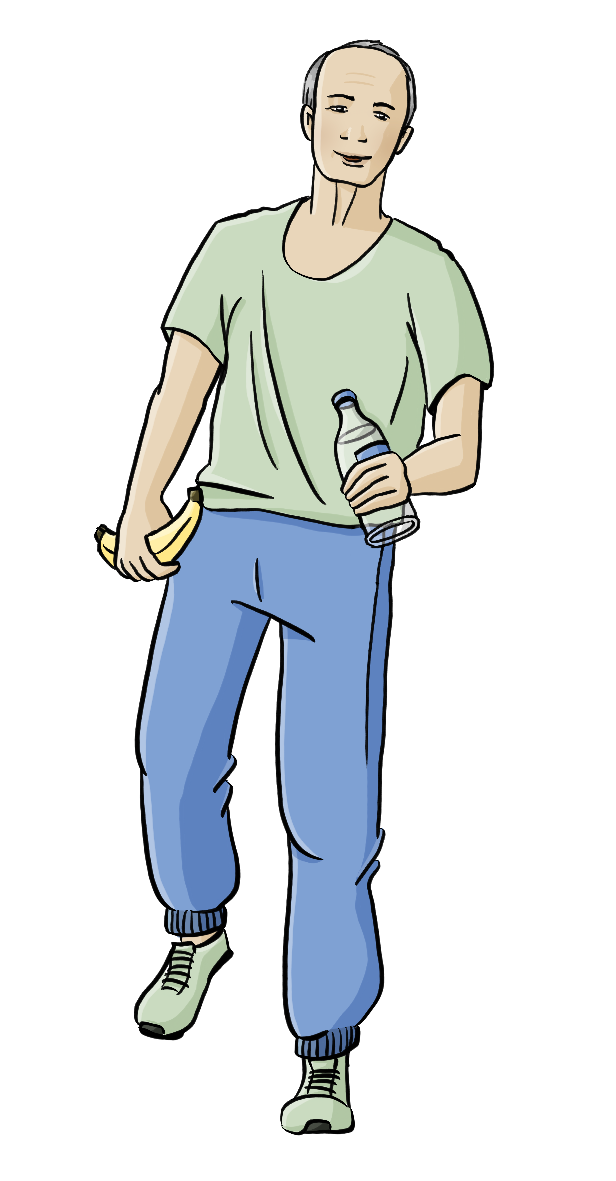 Ein älterer, schlanker Mann in Jogginghose. In der einen Hand hält er eine Banane, in der anderen eine Wasserflasche.