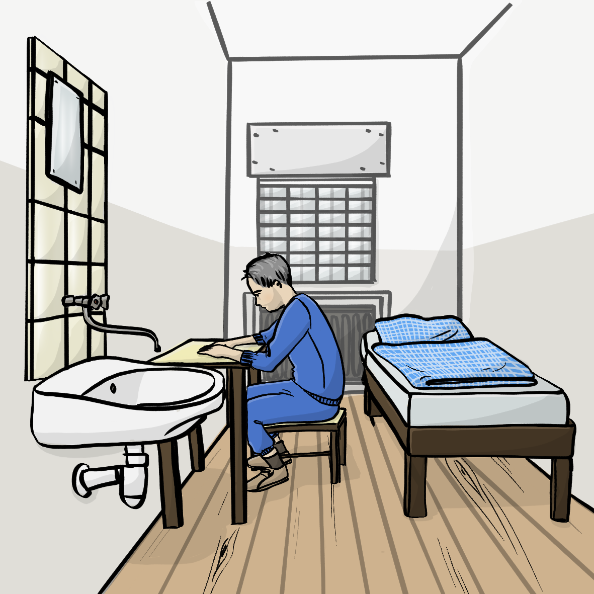 Ein Mann sitzt in einer Gefängniszelle an einem Tisch auf einem Stuhl. Seine Hände liegen auf dem Tisch. Er trägt einen zu kurzen blauen Trainingsanzug. In der Zelle sind ein Bett und ein Waschbecken mit Spiegel.