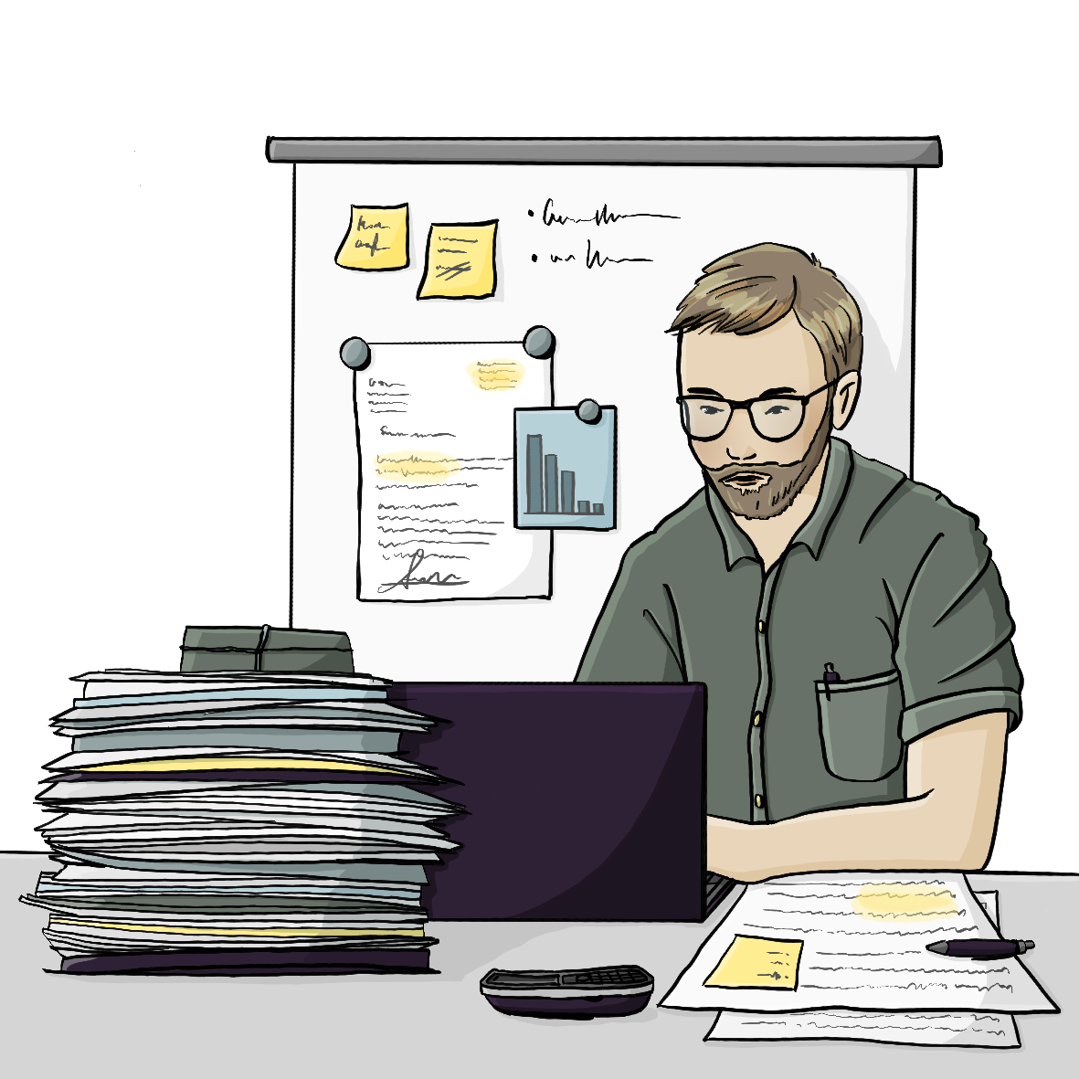 Ein Mann sitzt am Schreibtisch am Laptop. Auf dem Schreibtisch liegen ein Telefon und hohe Papierstapel. Im Hintergrund an der Wand hängt ein Whiteboard mit Notizen und Zetteln.