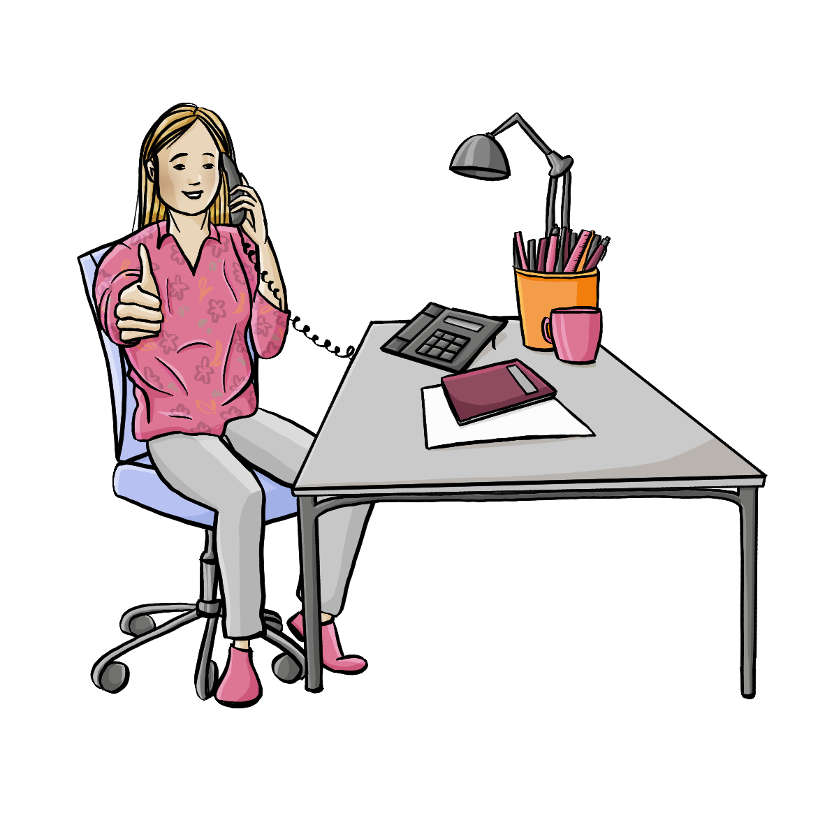 Eine Frau sitzt am Schreibtisch und telefoniert. Sie streckt den Daumen nach oben.