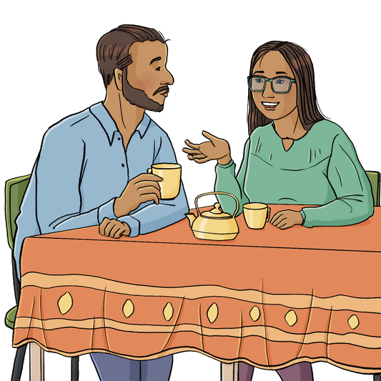 Ein Mann und eine Frau sitzen am Tisch und reden. Auf dem Tisch steht eine Teekanne und Tassen.