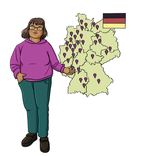Eine Frau zeigt auf eine Deutschlandkarte. Auf der Karte sind viele kleine Markierungen.