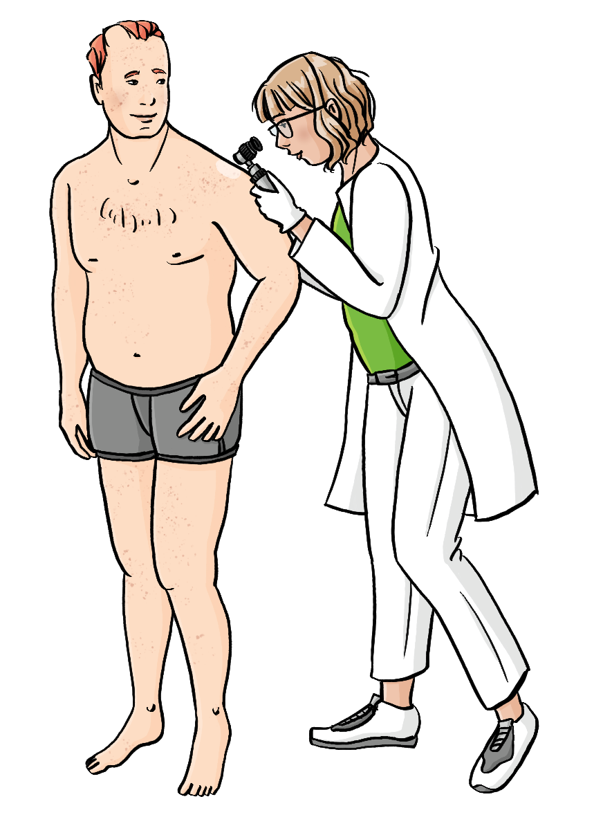 Ein Mann mit nacktem Oberkörper. Eine Frau in weißem Kittel schaut durch ein Auflichtmikroskop auf seine Schulter.
