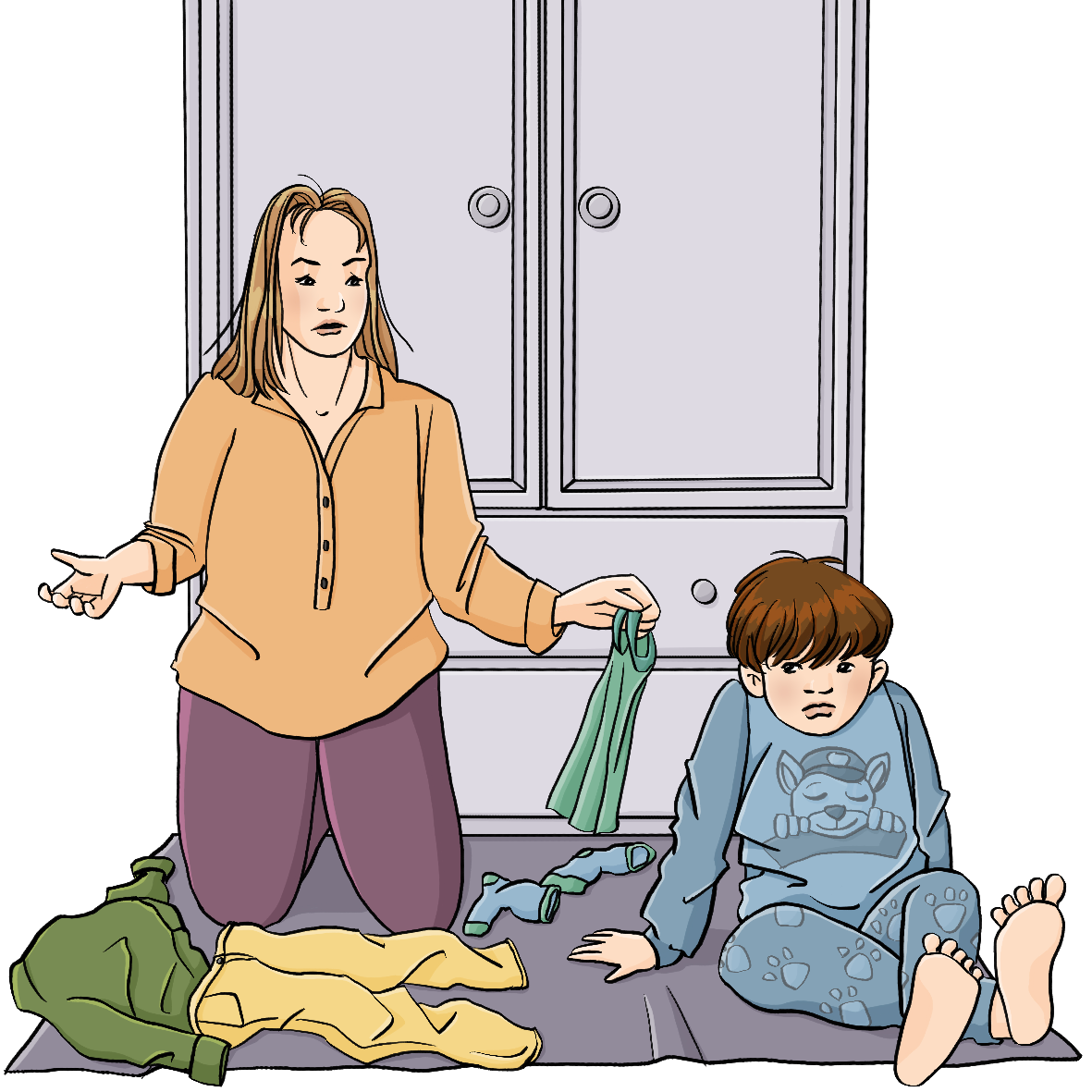 Eine Frau und ein Kind sitzen vor einem Kleiderschrank auf dem Teppich. Die Frau hält ein Unterhemd in der Hand, auf dem Boden liegen noch mehr Kleidungsstücke. Das Kind trägt einen Schlafanzug und schaut wütend. 