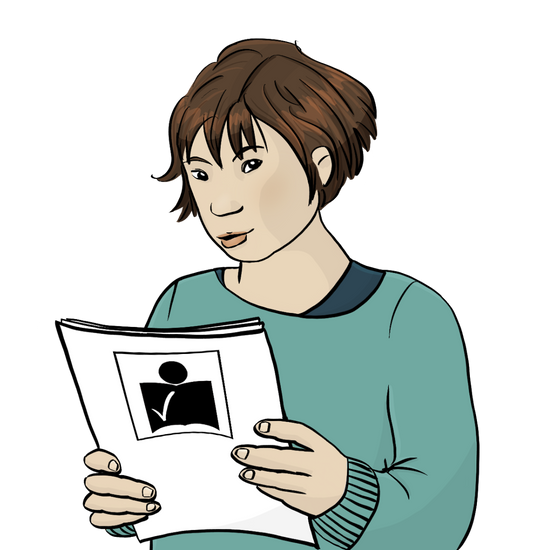 Eine Frau mit Downsyndrom liest einen Text. Auf dem Text ist das Zeichen für Leichte Sprache.