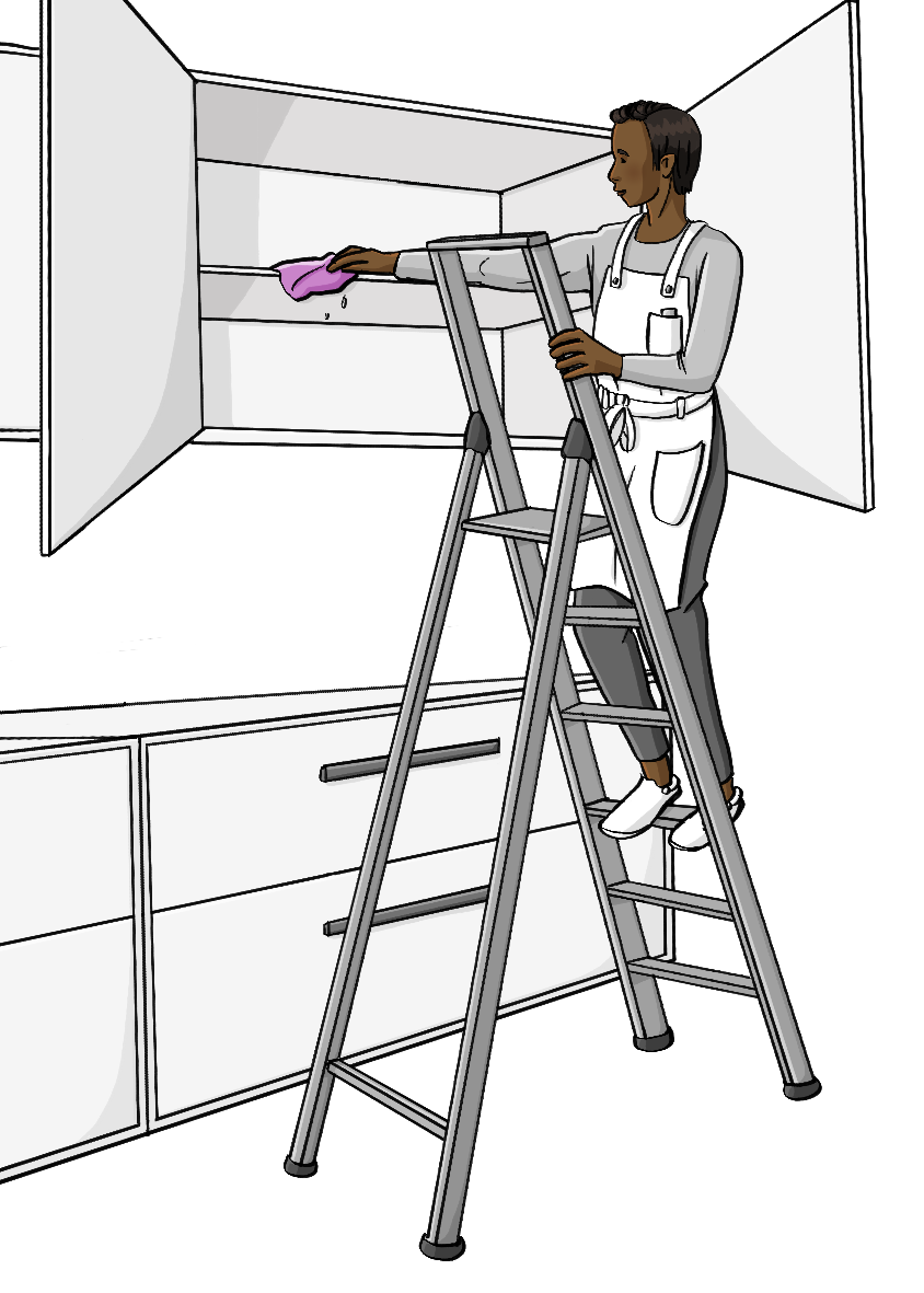 Ein Mann mit weißer Schürze steht auf einer Leiter und wischt Hängeschränke aus.