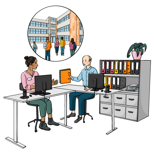 Ein Mann und eine Frau sitzen an Schreibtischen mit Computern. Der Mann reicht der Frau einen Ordner. Im Hintergrund steht ein Regal mit Ordnern. Über dem Bild ist ein Kreis mit dem Bild von einer Schule.