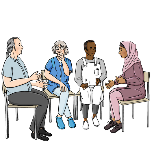 Vier Personen in verschiedener Arbeitskleidung sitzen auf Stühlen und reden miteinander.