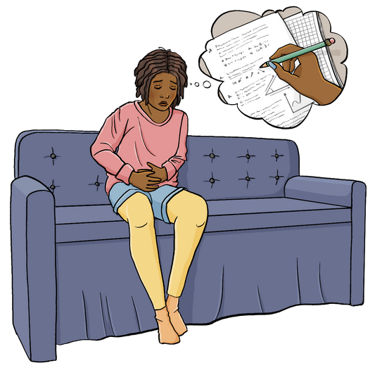 Ein Mädchen sitzt auf dem Sofa, schaut unglücklich und hält sich den Bauch. Neben ihr ist eine Denkblase. In der Denkblase schreibt eine Hand auf ein Blatt Papier.