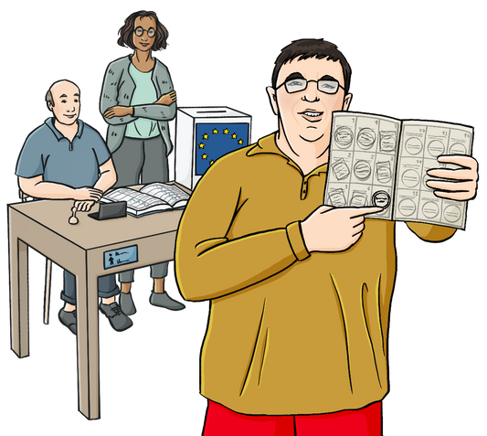 Ein Mann hält ein aufgeschlagenes Heftchen hoch und zeigt auf eine Seite. Auf der Seite sind gestempelte Kästchen. Im Hintergrund sind ein Mann und eine Frau hinter einem Tisch. Auf dem Tisch sind ein großes aufgeschlagenes Buch, eine weiße Kiste mit der Europaflagge und ein Stempelkissen mit Stempel.