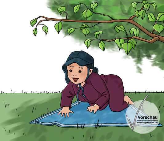 Ein Kind im Krabbelalter kniet im Vierfüßlerstand auf einer Decke unter einem Baum. Es trägt einen langärmligen Body und einen Sonnenhut.