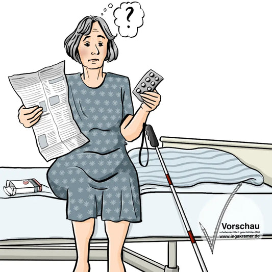 Eine Frau sitzt auf einem Krankenhausbett und schaut ratlos. In der Hand hält sie einen beschrifteten Zettel. Auf dem Bett liegt eine Schachtel, ein Blindenstock ist an das Bett gelehnt.