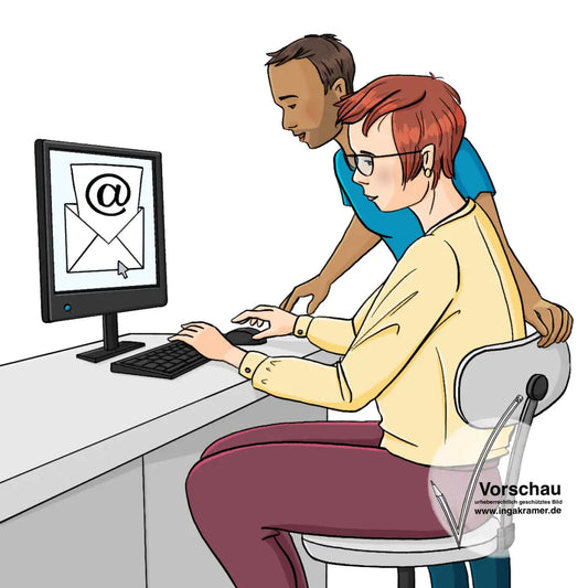 Eine Frau sitzt auf einem Schreibtischstuhl an einem Schreibtisch. Neben ihr steht ein Mann. Sie schauen auf einen Computer auf dem Schreibtisch. Auf dem Bildschirm ist ein Umschlag mit einem @-Zeichen.