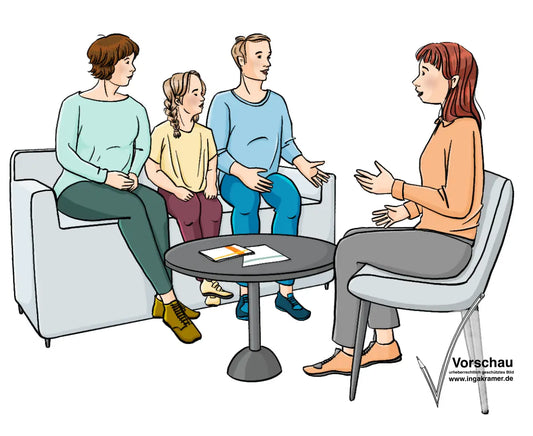 Ein Mann, eine Frau und ein Mädchen mit Down-Syndrom sitzen auf einem Sofa. Ihnen gegenüber sitzt eine Frau auf einem Stuhl. Zwischen ihnen steht ein Tisch mit einem Info-Heft.