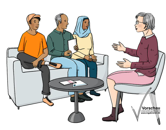 Ein Mann, eine Frau und ein Jugendlicher sitzen auf einem Sofa. Ihnen gegenüber sitzt eine Frau auf einem Sessel. Zwischen ihnen steht ein Tisch mit Infoheften.