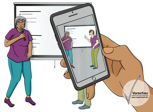 Eine Hand filmt mit einem Smartphone zwei Frauen, die einen Vortrag halten.