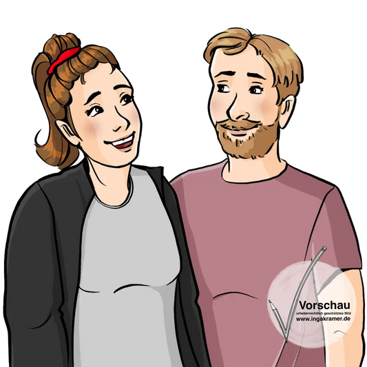 Eine Frau und ein Mann stehen nah nebeneinander und lächeln sich an.