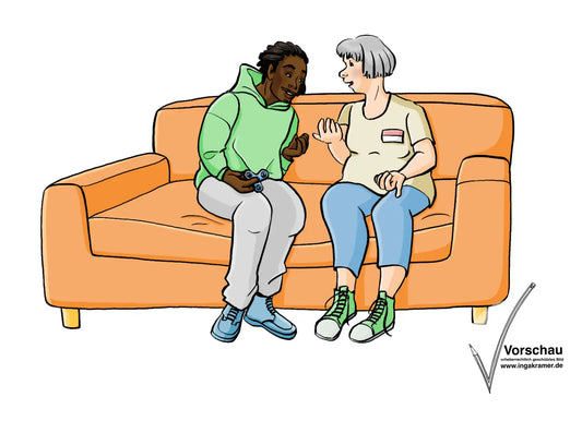 Ein Mann und eine Frau sitzen auf einem Sofa und reden. Die Frau trägt ein Namensschild.