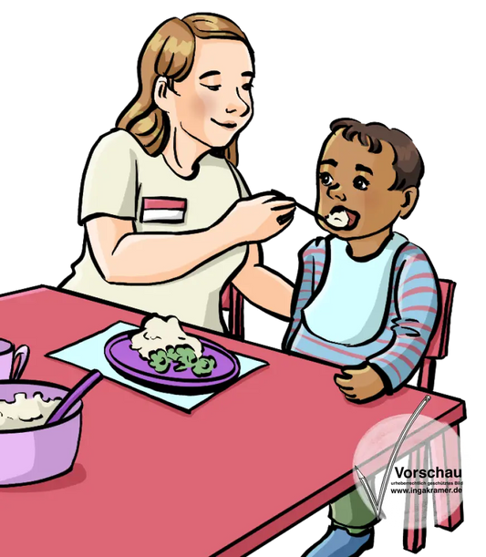 Eine Frau mit Namensschild füttert ein Kind im Kindergartenalter.