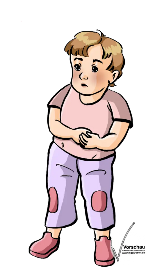 Ein Kleinkind mit großen Augen hält die Hände vor dem Körper zusammen.