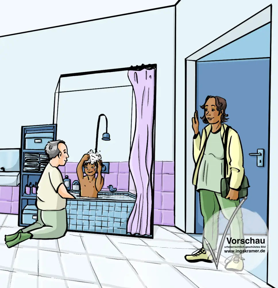 Ein Mann kniet vor einer Dusche, darin sitzt ein Kind und wäscht sich die Haare. In der Bad-Tür steht eine Frau und schaut zu.