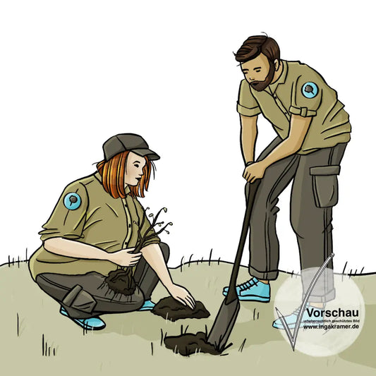 Eine Frau hockt auf einer Wiese, in Ihrer Hand hält sie einen kleinen Baum. Neben ihr sticht ein Mann mit einem Spaten ein Loch in die Erde. Beide tragen die gleichen Cargohosen und Hemden. Auf dem Ärmel ist ein Logo mit einem Baum.