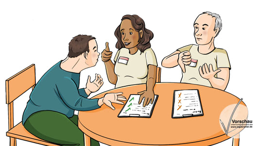 Ein Mann mit Downsyndrom und zwei Fachkräfte sitzen an einem Tisch. Auf dem Tisch liegen Klemmbretter mit Listen. Eine Fachkraft zeigt den Daumen nach oben, die andere Fachkraft den Dauen nach unten.