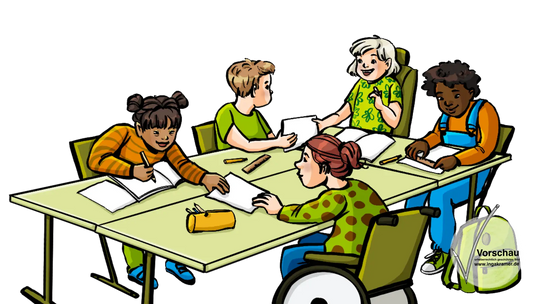 Kinder mit und ohne Behinderungen sitzen an einem Gruppentisch. Auf dem Tisch liegen Zettel und Schulhefte.