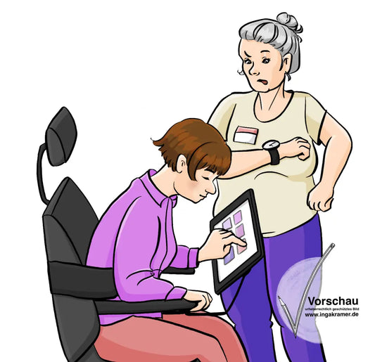 Eine Frau im Rollstuhl tippt auf ihren Talker. Eine Frau mit Namensschild steht daneben. Sie schaut genervt auf die Armbanduhr.