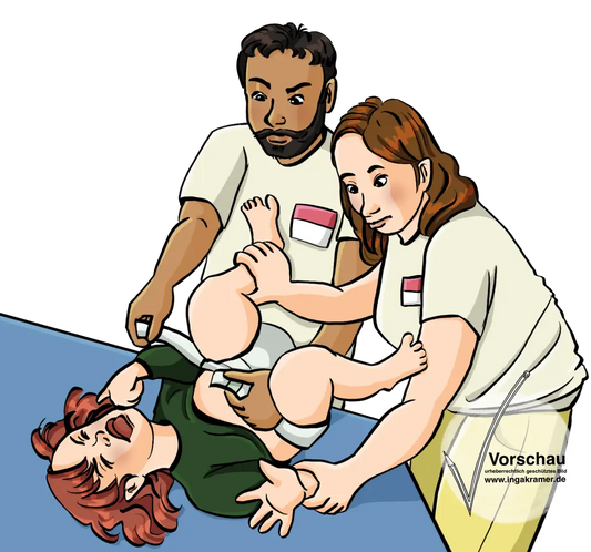 Ein Mädchen liegt auf dem Wickeltisch und schreit. Ein Mann und eine Frau mit Namensschildern halten es fest und wechseln die Windel.