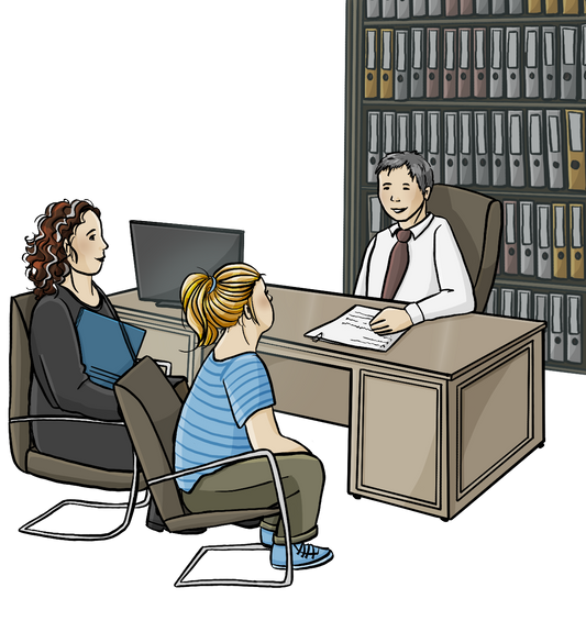 Ein Richter sitzt in seinem Büro am Schreibtisch. Gegenüber sitzen eine Frau und eine junge Frau mit Down-Syndrom. 
