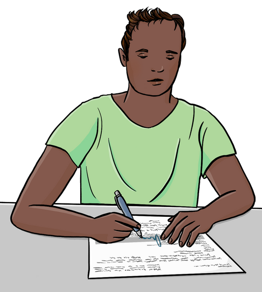 Ein Mann sitzt an einem Tisch und füllt ein Formular aus.