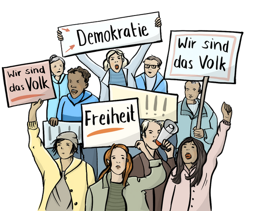 Verschiedene Menschen demonstrieren: Alte und junge Menschen mit verschiedenen Hautfarben. Sie halten Schilder hoch. Auf den Schildern steht: Demokratie. Wir sind das Volk. Freiheit. 