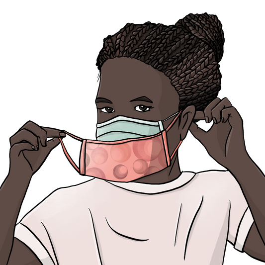 Eine Frau mit einem medizinischen Mundschutz. Sie zieht eine Alltagsmaske über den Mundschutz. 