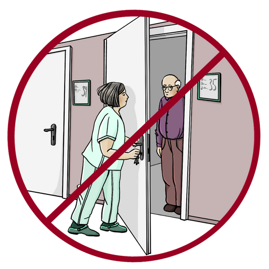 Ein Flur mit mehreren Türen. Eine Frau in helltürkiser Hose und Kittel schließt von außen eine Tür. Sie hat einen Schlüsselbund in der Hand. Hinter der Tür steht ein älterer Mann und schaut traurig. Das Bild ist durchgestrichen.