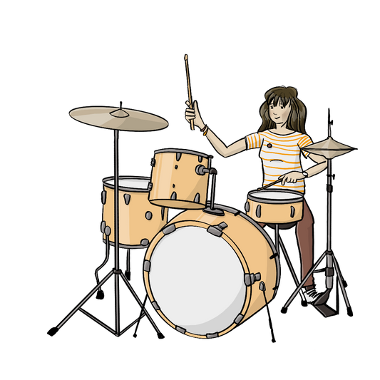 Eine Jugendliche spielt Schlagzeug.