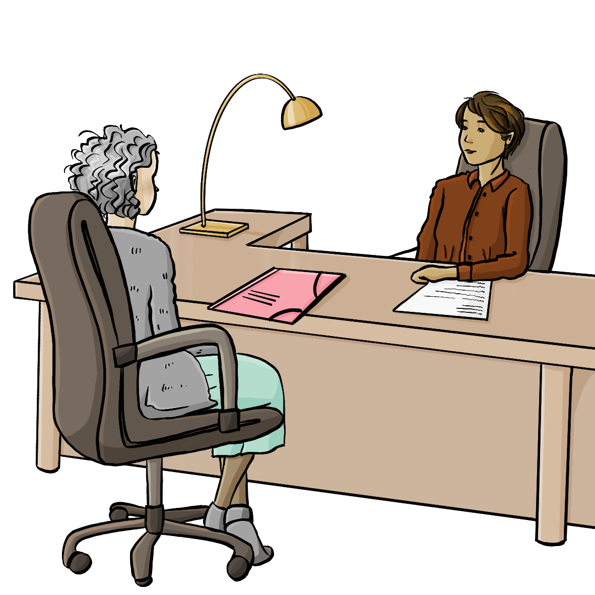 Eine Frau sitzt hinter einem Schreibtisch. Vor dem Schreibtisch sitzt eine andere Frau. Auf dem Schreibtisch ist eine Lampe, Papiere und eine Mappe. 