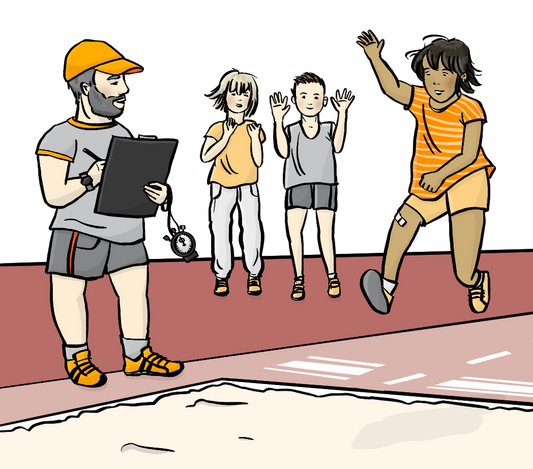 Ein kleinwüchsiger Mann steht mit einem Klemmbrett neben einer Sprunggrube. Ein Mädchen springt, andere Kinder schauen zu und klatschen.