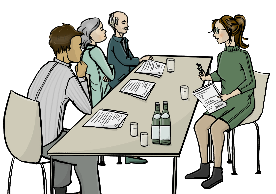 Ein Tisch mit Papieren und Getränken. Auf der linken Seite sitzen Männer und Frauen in förmlicher Kleidung. Auf der rechten Seite sitzt eine Frau mit Papieren in der Hand.