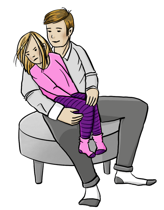 Ein Mädchen sitzt auf dem Schoß eines Mannes. Der Mann hat die Arme um das Mädchen gelegt. Das Mädchen dreht sich weg und schaut wütend.