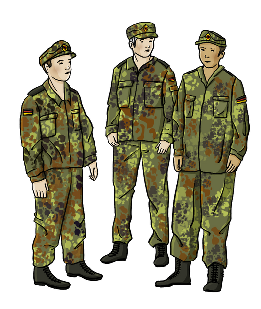 Drei Männer in Tarnkleidung.