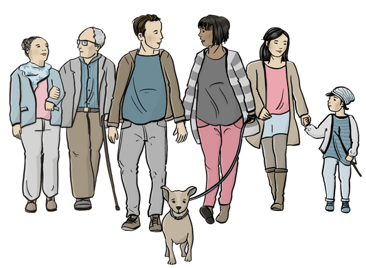 Mehrere Menschen laufen nebeneinander her und unterhalten sich. Eine Frau hat einen Hund an der Leine. Eine Frau hat ein Kind an der Hand.