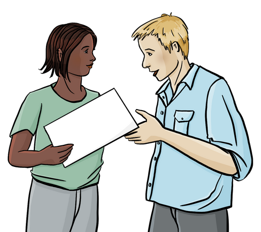 Eine Frau gibt einem Mann einen Zettel.